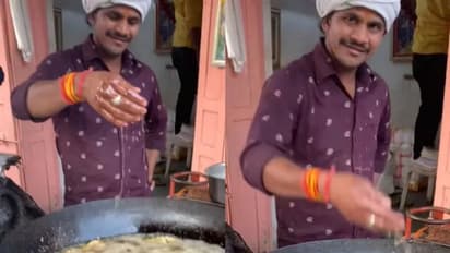 Food Video : തിളച്ച എണ്ണയിൽ കയ്യിട്ട് പക്കോഡ വറുത്തെടുക്കുന്ന യുവാവ്; വീഡിയോ വൈറല്‍