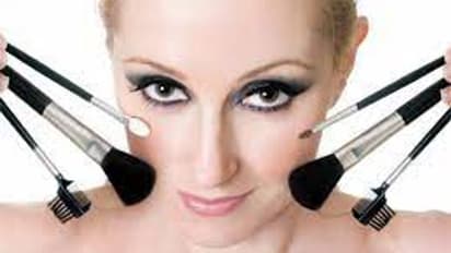 Make-up Tips: মেকআপের সময় অজান্তে করা এই ৫টি ভুল আপনার লুক নষ্ট করে দিতে পারে