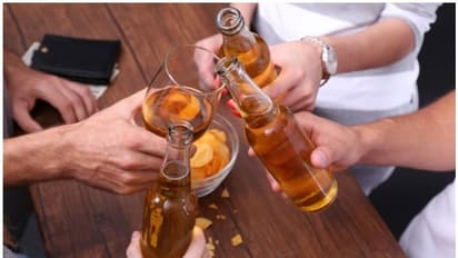 शादी के महीनों में अमेठी के नशेड़ियों ने गटक ली 35 करोड़ की शराब, शौकीनों ने तोड़ दिए सारे रिकॉर्ड