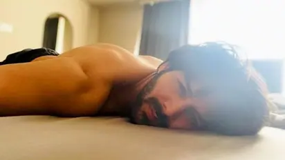 Kartik Aaryan raises the temperature for the New Year, wishes fans with a superhot selfie