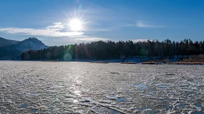 Viral Video: ফ্রাজিল বরফ শুষে নিল শেষ জলধারাটি, এক মিনিটের ভিডিও দেখে অবাক নেটিজেনরা