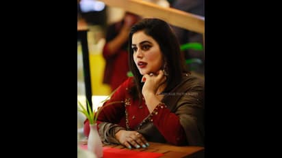 Akhanda fame Purna: ముద్దొస్తున్న బొద్దుగుమ్మ పూర్ణ అందాలు... మెరూన్ కలర్ డ్రెస్ మెరిసిన స్టన్నింగ్ బ్యూటీ!