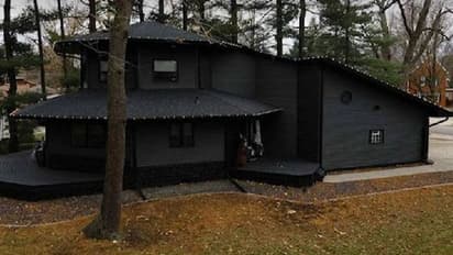 Goth Home : അകവും പുറവുമെല്ലാം കറുപ്പ്, വൈറലായി ഈ വെറൈറ്റി വീട്!