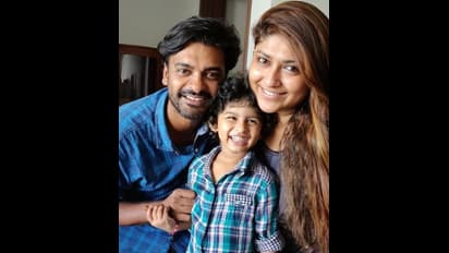 BiggBoss Abinay: சமந்தா ஸ்டைலில்  அபினய் பெயரை சமூக வலைத்தளத்தில் இருந்து நீக்கிய மனைவி! என்ன காரணாம்.?