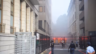 South Africa : പുലര്‍ച്ചെ ദുരൂഹസാഹചര്യത്തില്‍ തീപ്പിടിത്തം, പാര്‍ലമെന്റ് സമുച്ചയം ഭാഗികമായി കത്തിനശിച്ചു