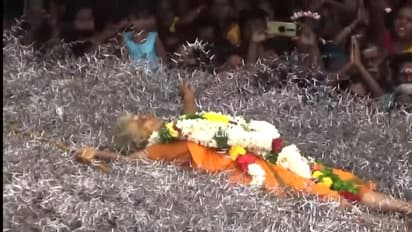 முள் படுக்கையில் ஏறி பெண் சாமியார் அருள்வாக்கு..  இப்படி ஆடுவாரா அன்னபூரணி..??? நெட்டிசன்கள் கேள்வி.