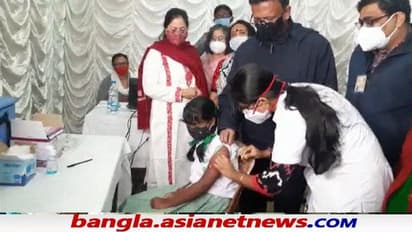 Covid Vaccine in School:  ১৫-১৮ বছর বয়সীদের টিকাকরণ চলছে কলকাতা সহ রাজ্যের স্কুলে, দেখুন ছবি