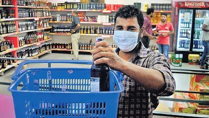 BEVCO : പൂട്ടിയ ഔട്ട്ലെറ്റുകള് തുറക്കാൻ ബെവ്കോ; നീണ്ട ക്യൂവിന് ഇനി പരിഹാരം