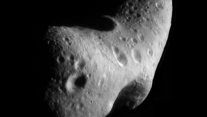 Asteroid Approach : ഭൂമിയുടെ 'സമീപത്ത്' കൂടി കടന്ന് പോകും ഒരു വമ്പൻ ഛിന്നഗ്രഹം