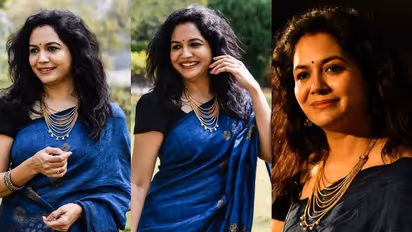 హీరోయిన్లని మించిన అందంతో మెస్మరైజ్‌ చేస్తున్న సింగర్‌ సునీత.. చూపుతిప్పుకోవడం కష్టమే.. కిల్లింగ్‌ స్మైల్‌