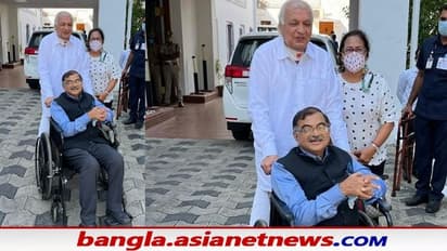 রাজ্যপালের অন্যন্য নজির, বন্ধু তরণ বিজয়ের হুইল চেয়ার ঠেলে সাহায্য করলেন আরিফ খান