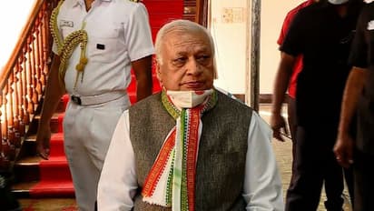 പൊതുവേദിയിൽ പെൺകുട്ടിയെ വിലക്കിയ സംഭവം; രൂക്ഷവിമർശനവുമായി ഗവർണർ