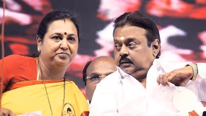 Vijayakanth Latest Pics: கேப்டன் வீட்டில் நீண்ட நாட்களுக்கு பிறகு கொண்டாட்டம்...விஜயகாந்தின் லேட்டஸ்ட் லுக்.!