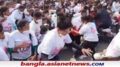 কংগ্রেসের ম্যারাথনে পদদলিত ছাত্রীরা, COVID-19 মহামারির মধ্যে ভয়ঙ্কর দৃশ্য - দেখুন ভিডিও