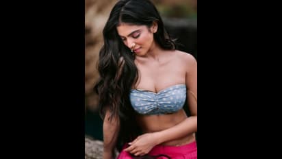 Malavika Mohanan Pics : தளபதி விஜய்யின் ‘ஜே.டி’ கெட்-அப்பில்... பூனையோடு போஸ் கொடுத்த ‘மாஸ்டர்’ ஹீரோயின்