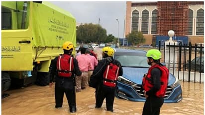 Heavy rain in Oman : ഒമാനില്‍ കനത്ത മഴ; വെള്ളപ്പാച്ചിലില്‍ അകപ്പെട്ട 35 പേരെ സിവില്‍ ഡിഫന്‍സ് രക്ഷപ്പെടുത്തി