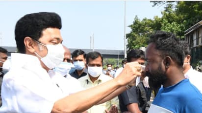 " ஏன் மாஸ்க் போடல"..?? மவுண்ட் ரோட்டில் மாஸ் காட்டிய முதல்வர் ஸ்டாலின்.