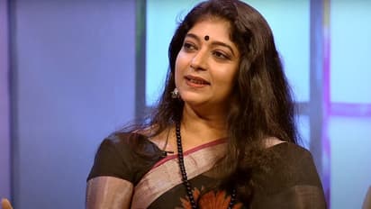 50 வயதை தாண்டியும்... திருமணம் வேண்டாம் என முரட்டு சிங்கிளாக வாழும் டாப் ஹீரோக்களுக்கு ஜோடி போட்ட நடிகைகள்!