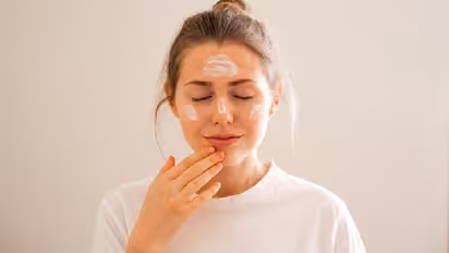 വരണ്ട ചർമ്മമുള്ളവർ ശ്രദ്ധിക്കേണ്ട ചില കാര്യങ്ങളിതാ...