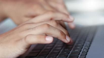 വാഗ്ദാനങ്ങളിൽ ചാടി വീഴുന്നവരെ, തട്ടിപ്പുകാരിൽ നിന്ന് രക്ഷപ്പെടണമെങ്കിൽ ശ്രദ്ധ വേണം! ബുദ്ധി ഉപദേശിച്ച് പൊലീസ്