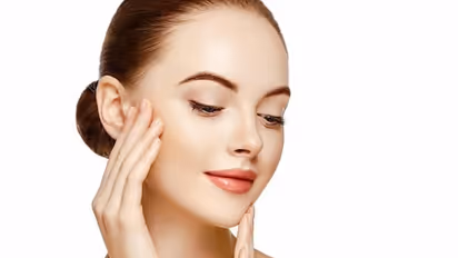 মহিলাদের গালে টোল পড়লে কী হয় জানেন, সামুদ্রিক শাস্ত্র বলছেন এখানে তিল থালকে হাতে আসে টাকা