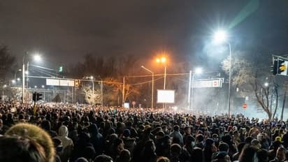 Kazakhstan : ഇന്ധന വിലകൂട്ടിയ സര്ക്കാര് വീണു; എന്നിട്ടും അരിശം തീരാതെ കസാഖ് ജനത; അടിയന്തരാവസ്ഥ