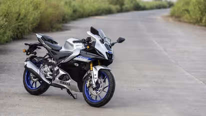 Yamaha YZF-R15 V4 Price Hike : ഈ ബൈക്കിന്‍റെ വില രണ്ടാമതും കൂട്ടി യമഹ