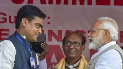 Shantanu Thakur : ബിജെപിയുടെ എല്ലാ വാട്ട്സ്ആപ്പ് ഗ്രൂപ്പുകളില് നിന്നും 'എക്സിറ്റ്' അടിച്ച് കേന്ദ്രമന്ത്രി