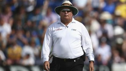 படுத்துறாய்ங்களே உங்களால எனக்கு ஹார்ட் அட்டாக்கே வந்துரும்போல!இந்திய அணியை கண்டு கதறிய அம்பயர் எராஸ்மஸ்!வீடியோ