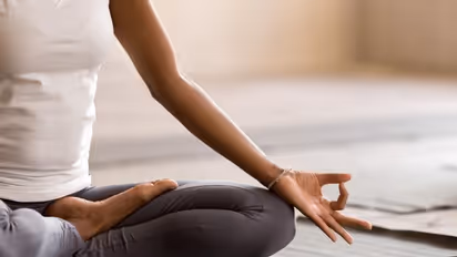 শরীর ও মন ভালো থাকার সঙ্গে ত্বক উজ্জ্বল হবে যোগাসনে, জেনে নিন কী কী আসন উপকারী