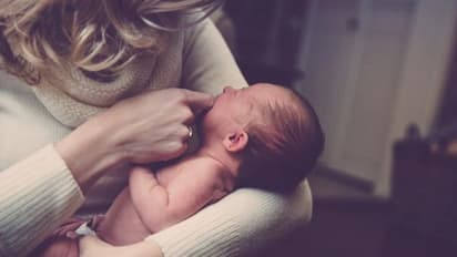 Breastfeeding Pics: മുലയൂട്ടുന്ന സ്ത്രീകളുടെ ചിത്രം എടുത്താല്‍ ജയിലിൽ പോകാം; നിയമ ഭേദഗതിയുമായി ഈ രാജ്യങ്ങള്‍