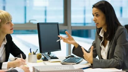 Job Fair : യോ​ഗ്യരായവർക്കെല്ലാം തൊഴിൽ; സംസ്ഥാനത്ത് സജീവമായി മെഗാ തൊഴിൽ മേളകൾ: അപേക്ഷിക്കേണ്ടതിങ്ങനെ...