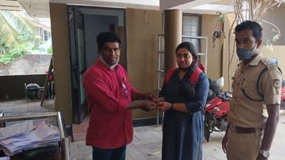 ഇങ്ങനെയുണ്ടാകുമോ ഭാഗ്യം! ട്രെയിനില്‍ നിന്ന് വീണുപോയ ആഭരണം ദിവസങ്ങൾക്ക് ശേഷം തിരിച്ചുകിട്ടി