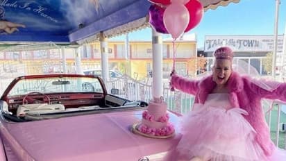 Woman marries pink colour : 40 വര്ഷത്തെ ബന്ധം, പിങ്ക് നിറത്തെ വിവാഹം ചെയ്ത് യുവതി!