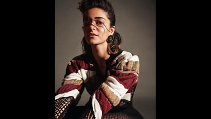 Topless skirt- ல் Ananya Pandayy..செம பிட் உடையில் விழி பிதுங்கி நிற்கும் அழகு.. ரொம்ப டைட்டால் தையல் போச்சோ..