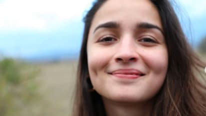 Alia Bhatt Vacation: ಕ್ಯೂಟ್ ಕ್ಯೂಟ್ ಆಲಿಯಾ..! ಭಾವೀ ಗಂಡ ರಣಬೀರ್‌ಗೆ ಸದ್ಯ ಫೋಟೋಗ್ರಫರ್ ಕೆಲ್ಸ