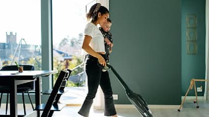 Home Cleaning : ಮನೆಯಲ್ಲಿರುವ ಧೂಳು ತೆಗೆಯೋಕೆ ಇಲ್ಲಿದೆ ಸುಲಭ ಉಪಾಯ