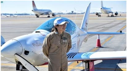 ചെറുവിമാനത്തിൽ ഒറ്റയ്ക്ക് ലോകം ചുറ്റുന്ന 19 വയസുകാരിക്ക് സൗദി അറേബ്യയില് അവിസ്മരണീയ വരവേൽപ്