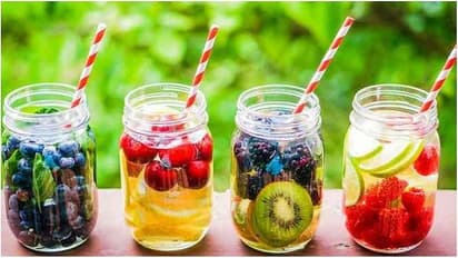 গ্রীষ্মের মৌসুমে সহজেই ওজন কমানোর জন্য ডায়েটে রাখুন এই স্মুদিগুলি