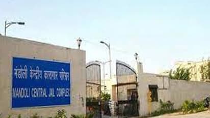 मंडोली जेल से 19 मोबाइल फोन बरामद, कैश और हथियार भी मिले