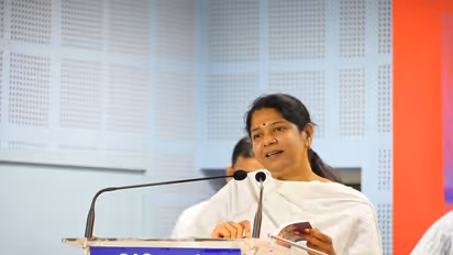 அண்ணன் மகனை எதிர்த்தால் அத்தைக்கு அரசியல்.. இல்லன்னா கதை கந்தல்.. கனி மொழி குறித்து சவுக்கு சங்கர் பகீர்.