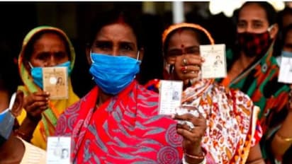 80+ बुजुर्गों-मरीजों को पोस्टल बैटेल की सुविधा, पढ़ें Covid protocol के बीच EC कैसे कराएगा 5 स्टेट का चुनाव?