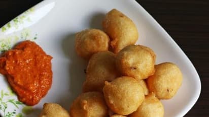 Bonda :  ஈவினிங் ஸ்னாக்ஸ்க்கு மொறு மொறுவென உளுந்து போண்டா!