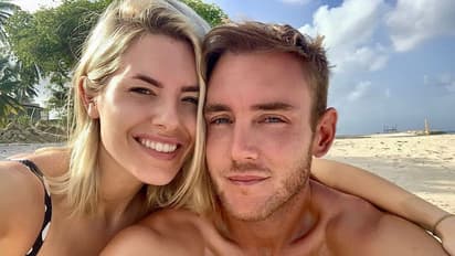 যৌনতার সন্মোহনে ভরপুর, চিনে ইংল্য়ান্ড পেসারের হট অ্যান্ড সেক্সি বান্ধবীকে 