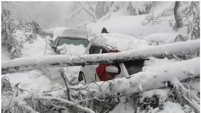 Vehicles Trapped in Snowstorm : മഞ്ഞുവീഴ്ചയില് വാഹനങ്ങള് കുടുങ്ങി; പാകിസ്ഥാനില് കുട്ടികളടക്കം 21 മരണം