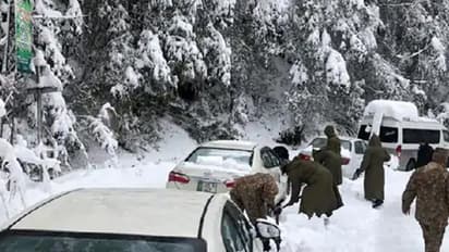 कार में बैठे-बैठ की जम गए 10 लोग, Snowfall देखने पहुंचे टूरिस्ट में 21 की मौत, हजारों लोग फंसे
