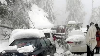 పాకిస్తాన్ లో విషాదం.. మంచులో చిక్కుకొని 22 మంది మృతి