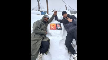 Puneeth Rajkumar Memory: ಸುರಿಯುವ ಹಿಮದಲ್ಲೂ ಅಪ್ಪು ನೆನೆಯುತ್ತಿರುವ ಕೊಪ್ಪಳದ ಯೋಧರು..!