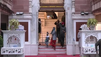 గురుద్వారాలో ఈ అమెరికన్ చేసిన పనికి నెటిజన్లు ఫిదా..!