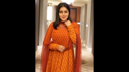 Heroin Purna:చుడిదార్ కట్టిన చందమామ... ట్రెడిషల్ వేర్ లో బొద్దుగుమ్మ పూర్ణ నయా గ్లామర్ షో.. వైరల్ ఫొటోస్!